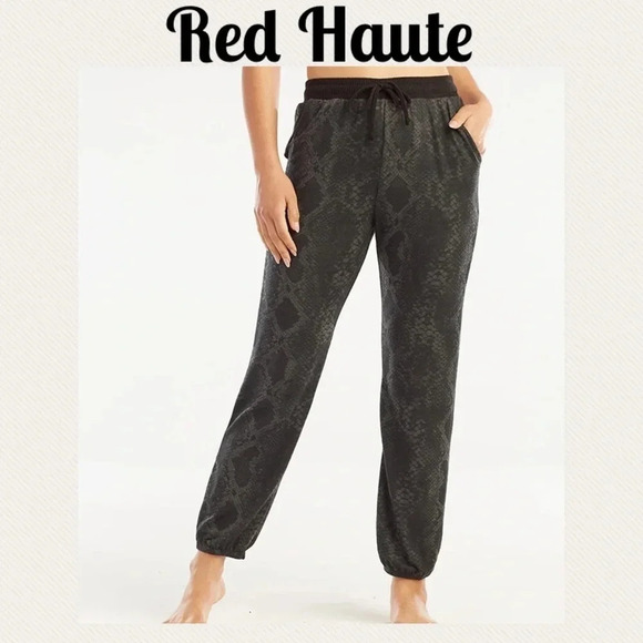 NWT Haute Red Classic Printed Hacci Jogger - Picture 1 of 12
